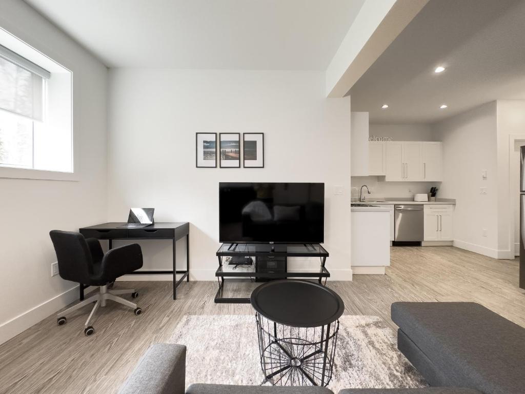 Brand New 1 Bed/1 Bath King Suite 3 Min From Beach - White Rock