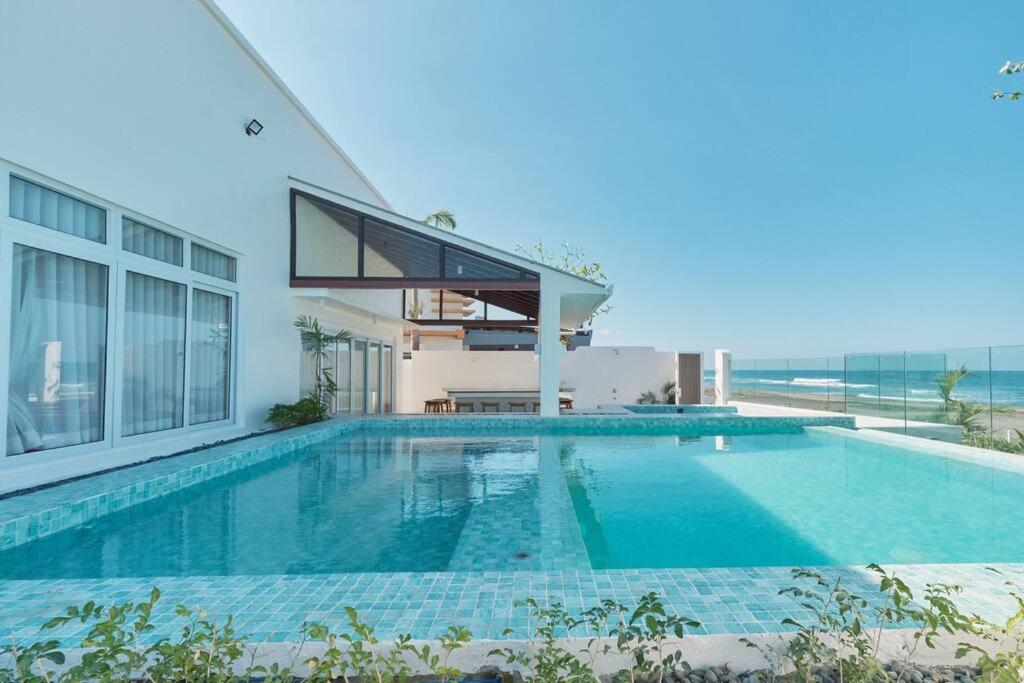 Private Modern Beachfront Villa: Pool, Sunset View - La Unión