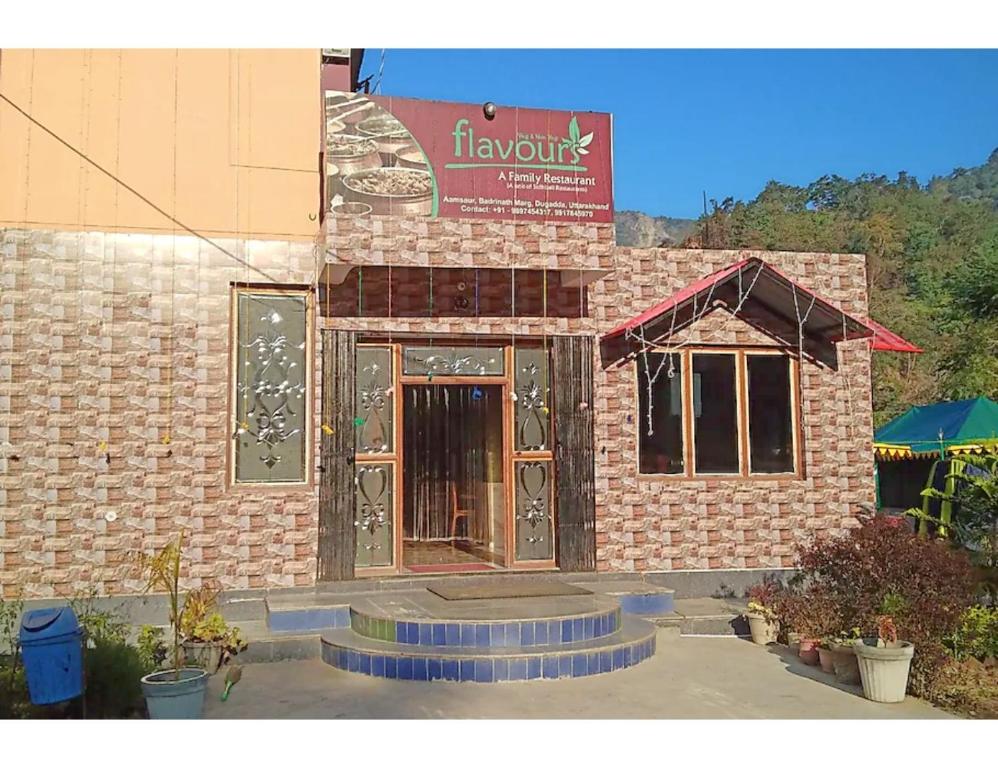 Flavours Restaurant And Resort "A Unit Of Sidhbali Restaurant", Dugadda - 랜스돈