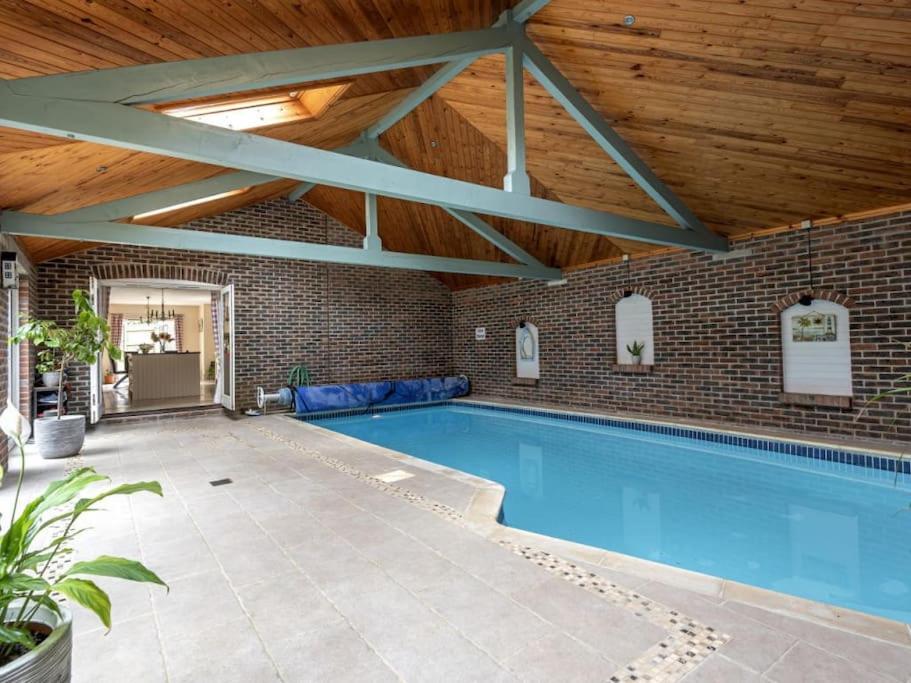 Large Coastal Cottage, Private Indoor Pool, Hut Tub, Sauna And Steam Pod - Dorchester