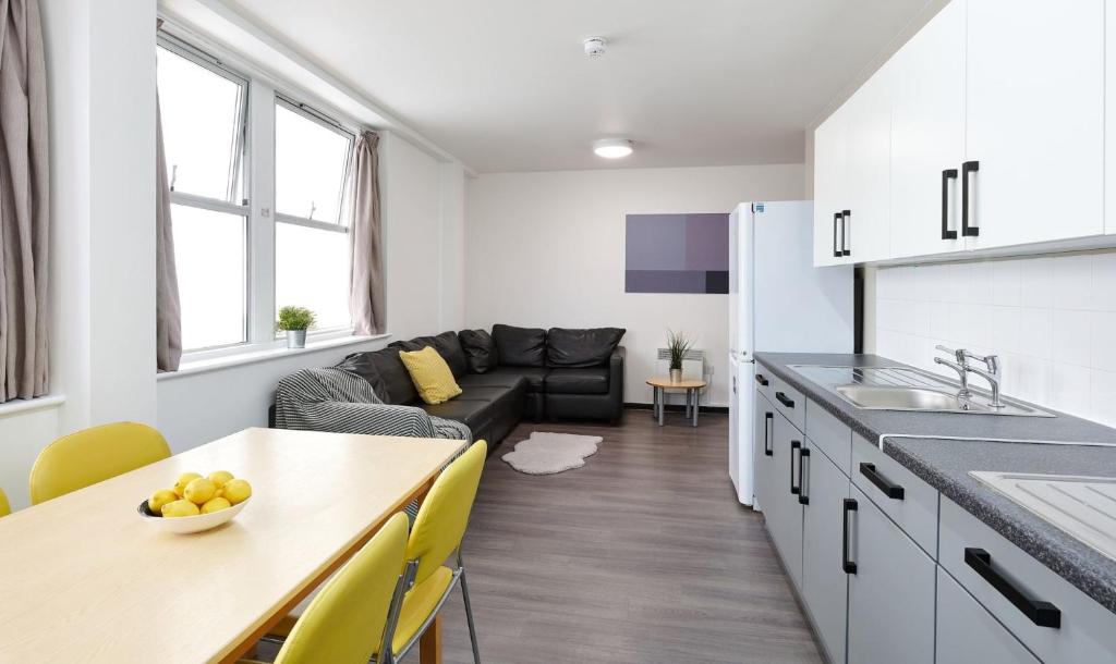 For Students Only - Modern Ensuite And Non-ensuite Rooms In Shared Apartment At Northernhay House - Exeter