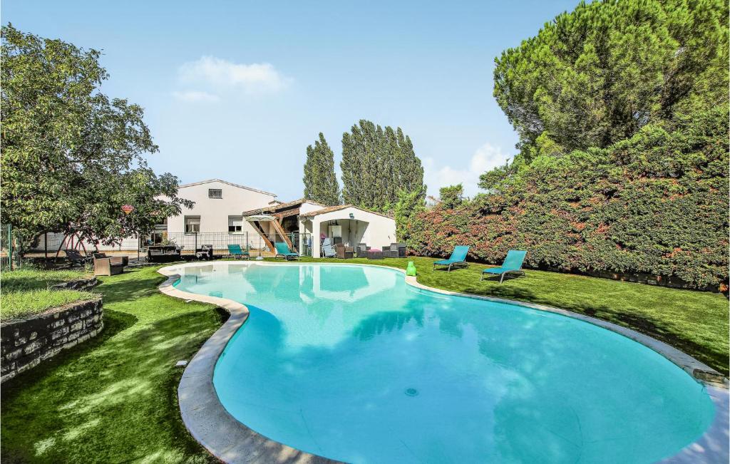 Awesome Home In Malataverne With Outdoor Swimming Pool And 7 Bedrooms - Viviers