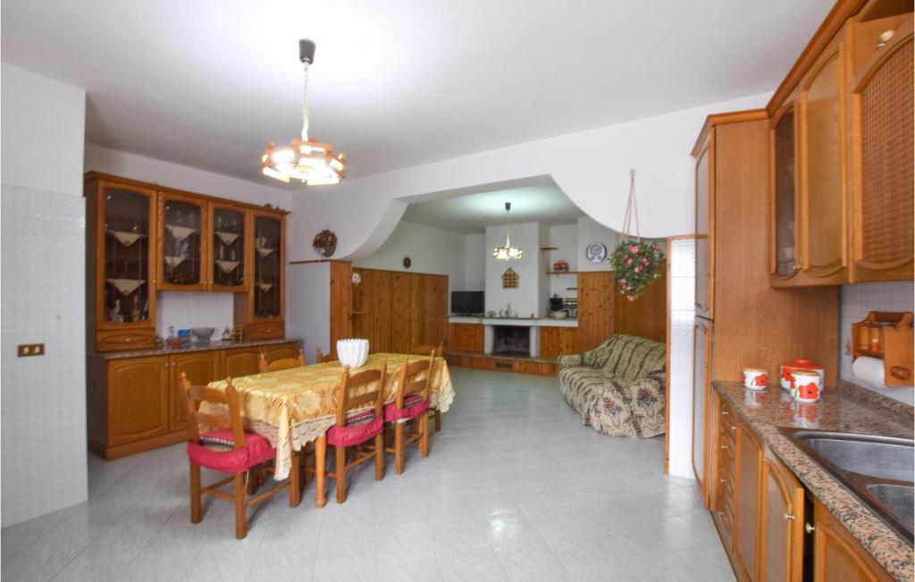 Awesome Apartment In Cessaniti With 2 Bedrooms - Zambrone