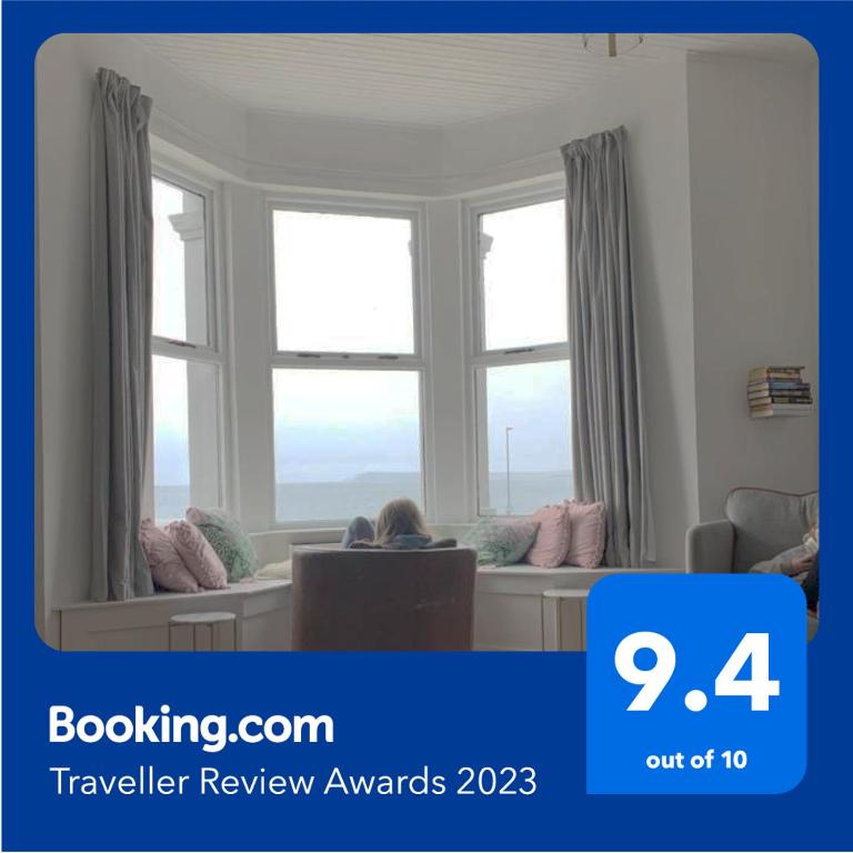Stunning 3 bed seafront mansion building sleeps 6 adults or 8 with kids - Portstewart