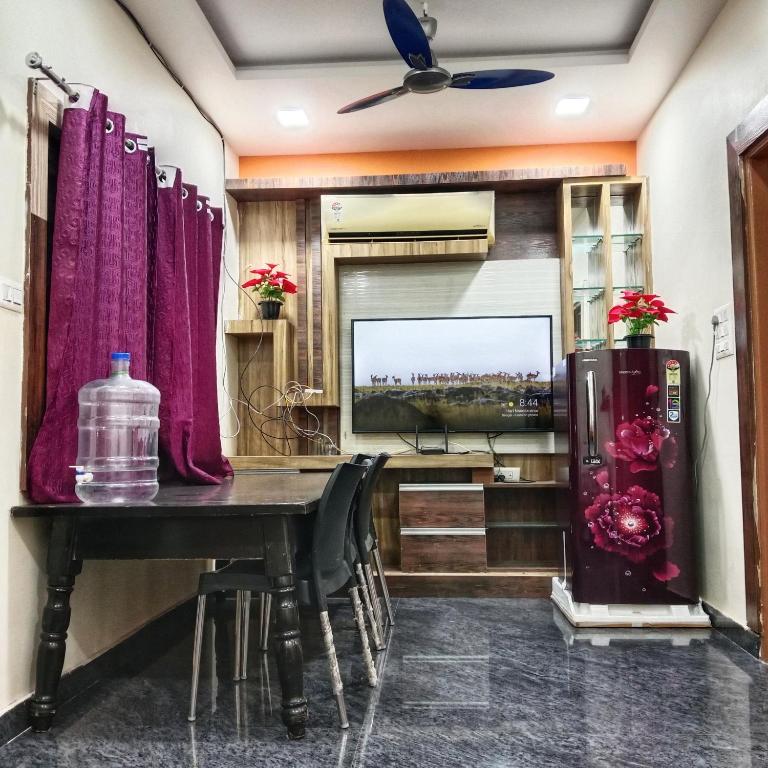 Private Two Bedroom Flat With Free Breakfast - Hampi