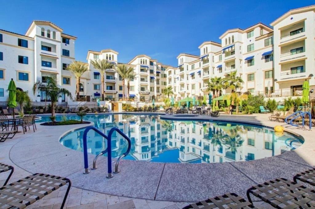 Beautiful Condo At The Luxurious Resort-style The Cays Community In Downtown Ocotillo! - Sun Lakes, AZ