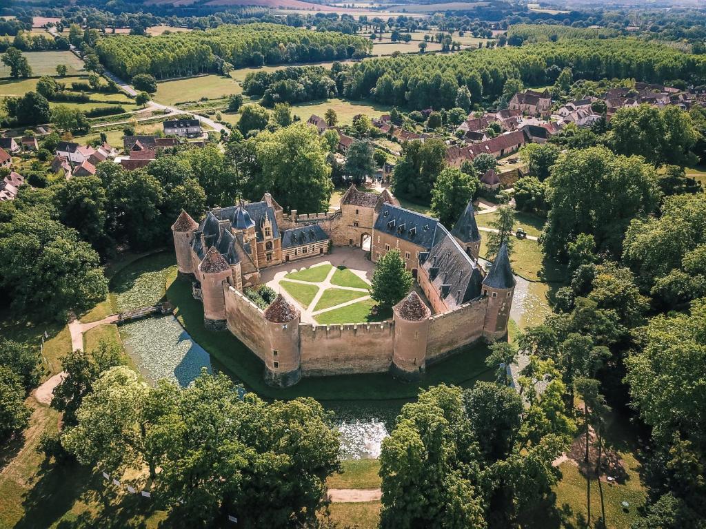 Château D'ainay-le-vieil - Saint-Amand-Montrond