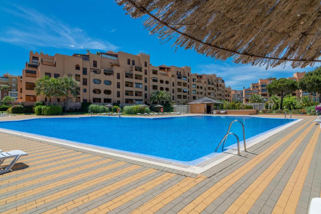 Apartment With Swimming Pool In Playa De Los Haraganes Area - Isla Canela