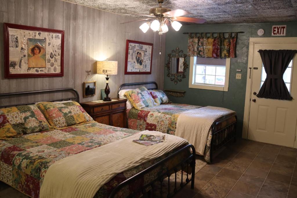 Beautiful Group Suite Closest To Trade Days W/wifi - Canton, TX