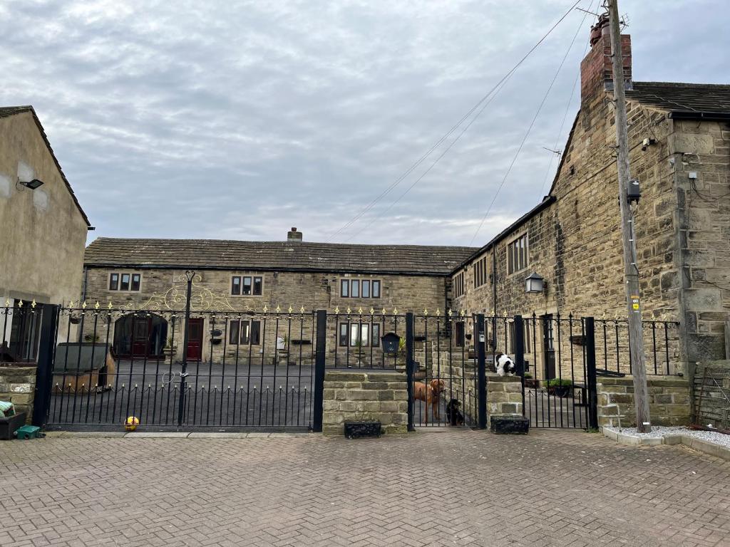 The Farm House Modern Spacious 2 Bedroom Home At Tong Road Leeds Perfect For Contractors Free Secure Parking - Aéroport de Leeds-Bradford (LBA)