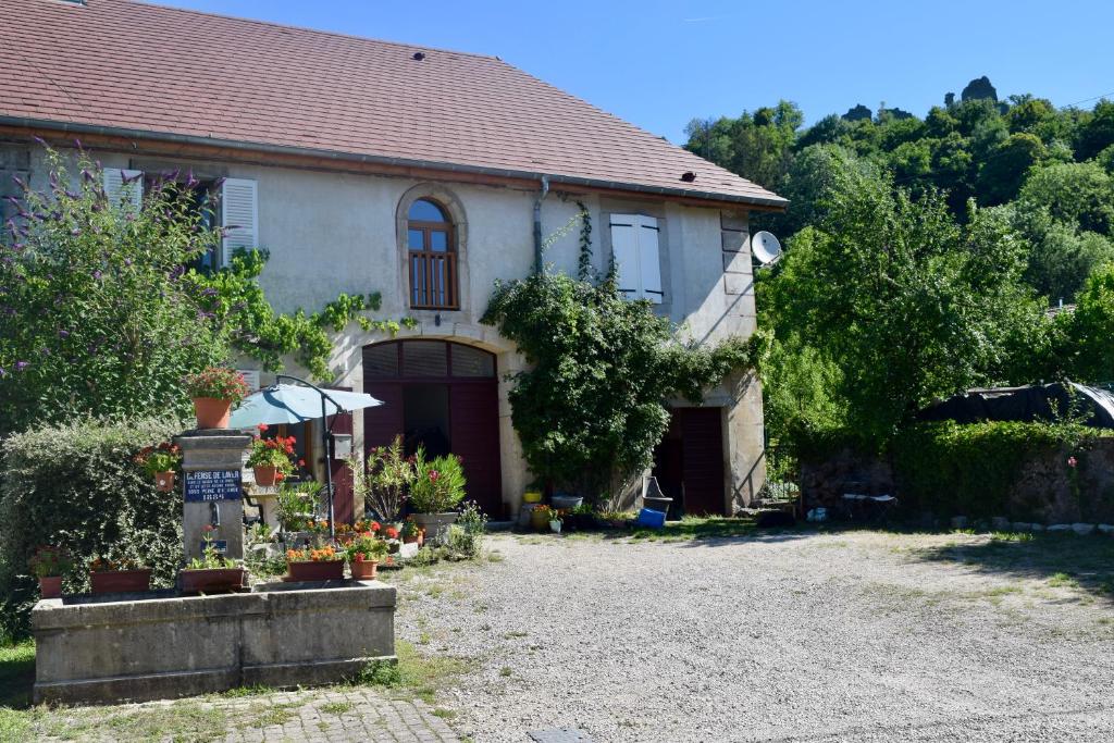 Spacious Apartment In Old Farm Close To Lac De Vouglans - Moirans-en-Montagne