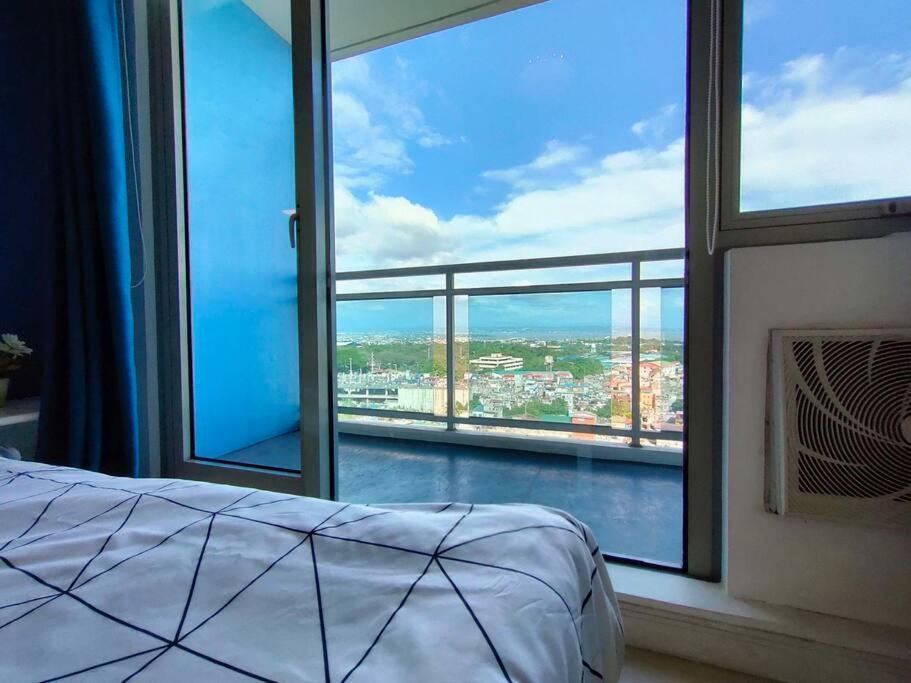 Azure 1br Suite With Balcony Near Naia - Taguig