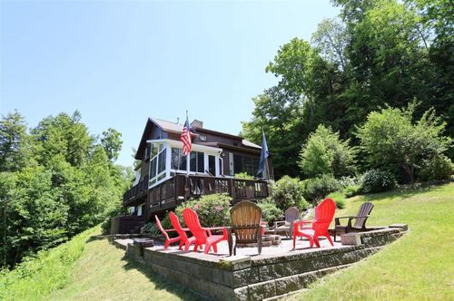 Villa rentals in Campton, NH via cozycozy