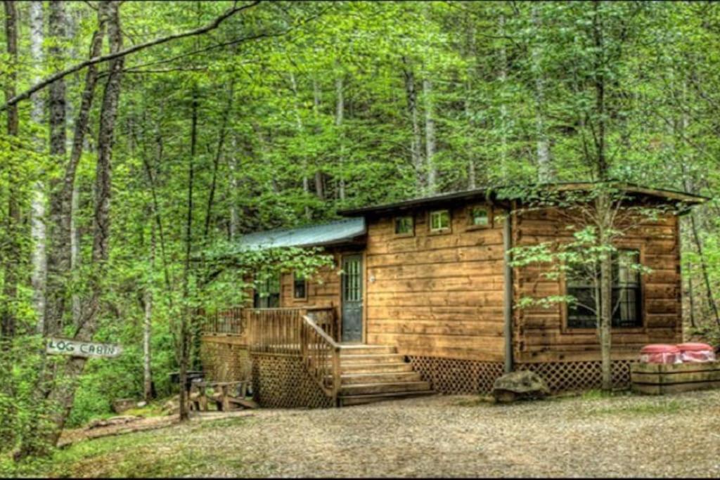 Log Cabin Tiny Home - Great Smoky Mountains National Park