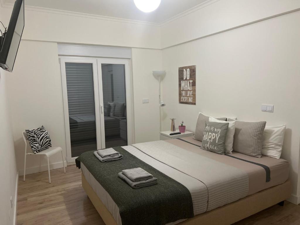 Modern Double Room With Private Balcony - Montijo, Portugal