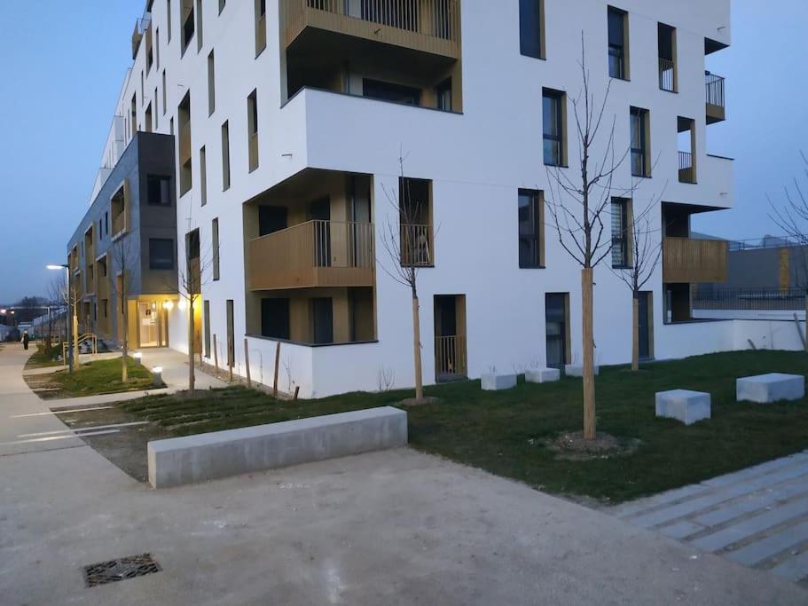 Gorgeous New Apartment, 5mn Walk To Metro Line 5 - La Plaine Saint-Denis