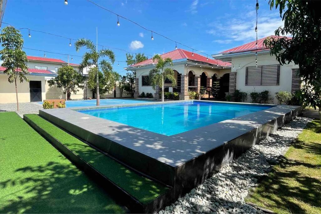 Private Modern Villa With Pool In Pampanga - Concepcion