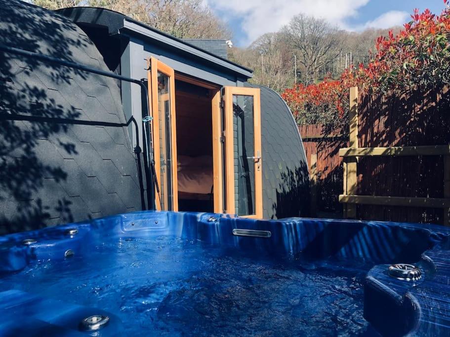River Side Cabin With Hot Tub Snowdonia - ノース・ウェールズ