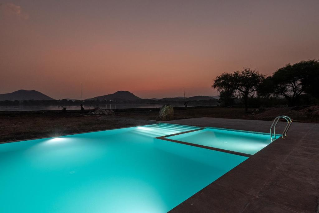1br Cottage With Pool - Lake Escape By Roamhome - Udaipur