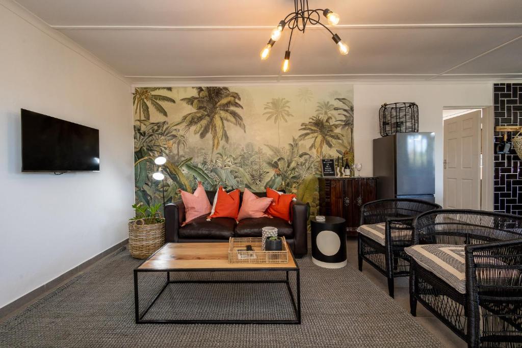 Modernly Furnished Apartment|workstation Equipped - Howick