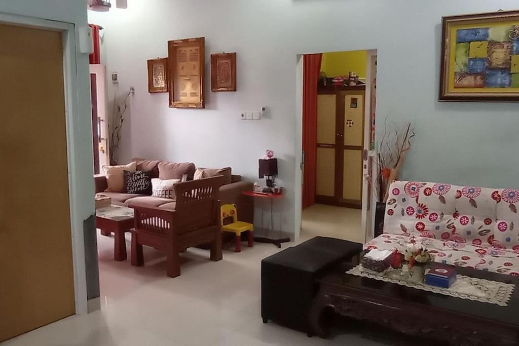 Cheerfull Residential Home - Dillair Home Stay - Palembang