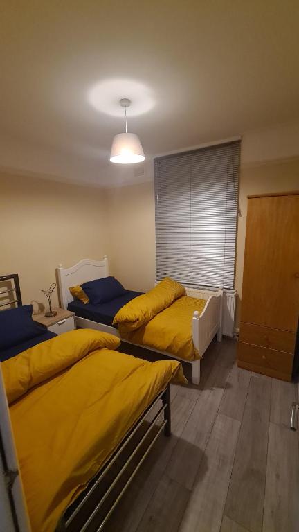 Entire 2 Bedroom Home/flat In London, Central Line - Leyton