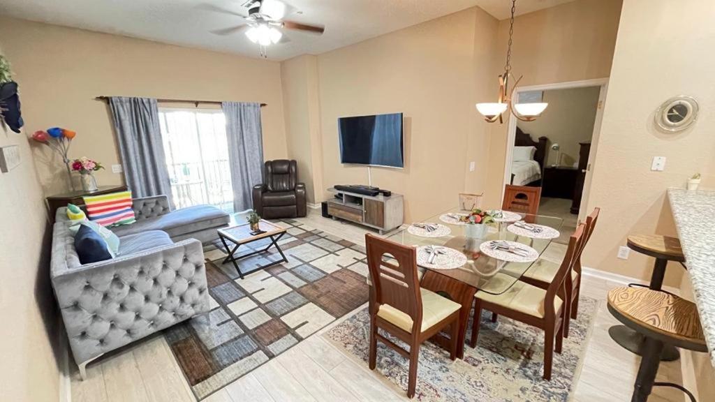 Beautiful 3 Bedroom Apartment minutes from Disney! - Four Corners, FL