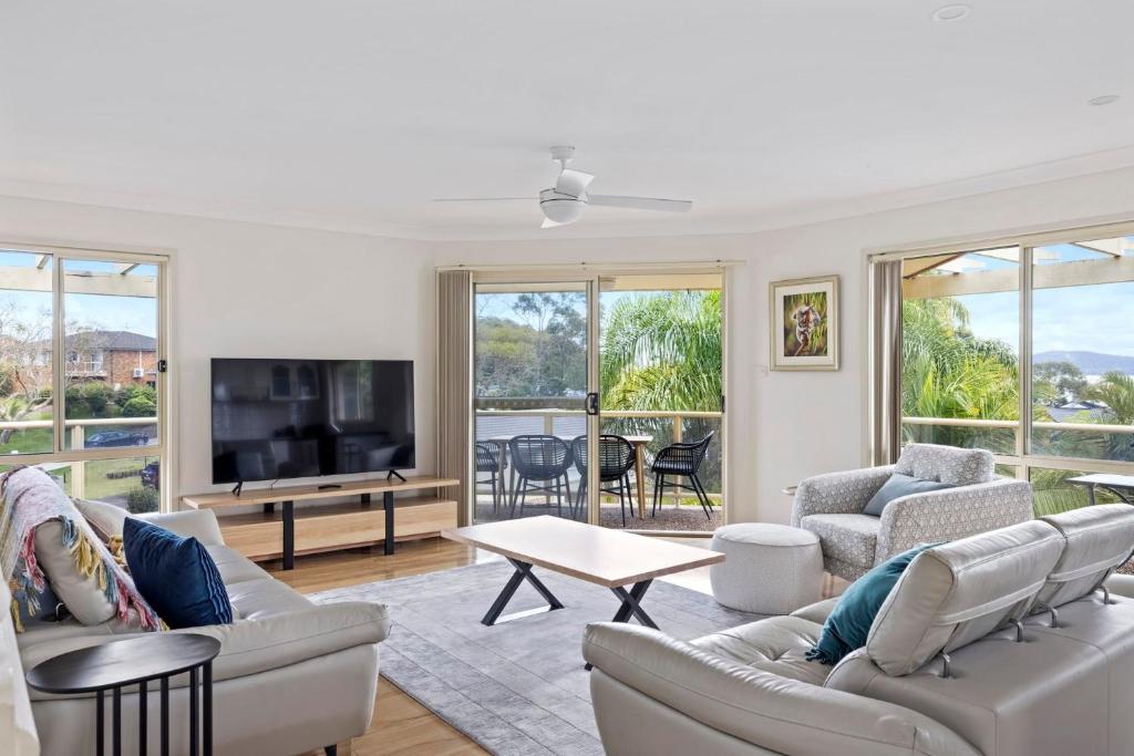 Pet Friendly - Views- Meters To The Beach & Anchorage Port Stephens - Nelson Bay