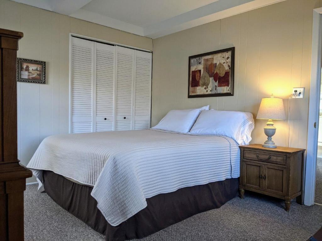 Casual Living Extended Stay Hotels - Crystal Lake, IL