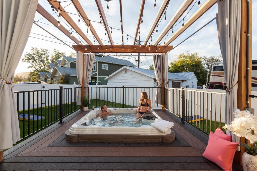 The Manse - Downtown Whitefish Home With Hot Tub - Whitefish