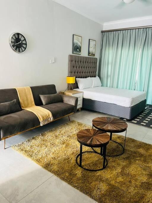 Luxury Self Catering Studio - Honeybee Apartment - Botsuana