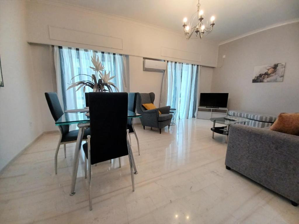 Modern 2-bedroom flat in the heart of Piraeus - Пирей