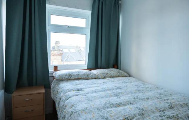 London Retreat: Double Bedroom In Trendy Battersea - Earls Court