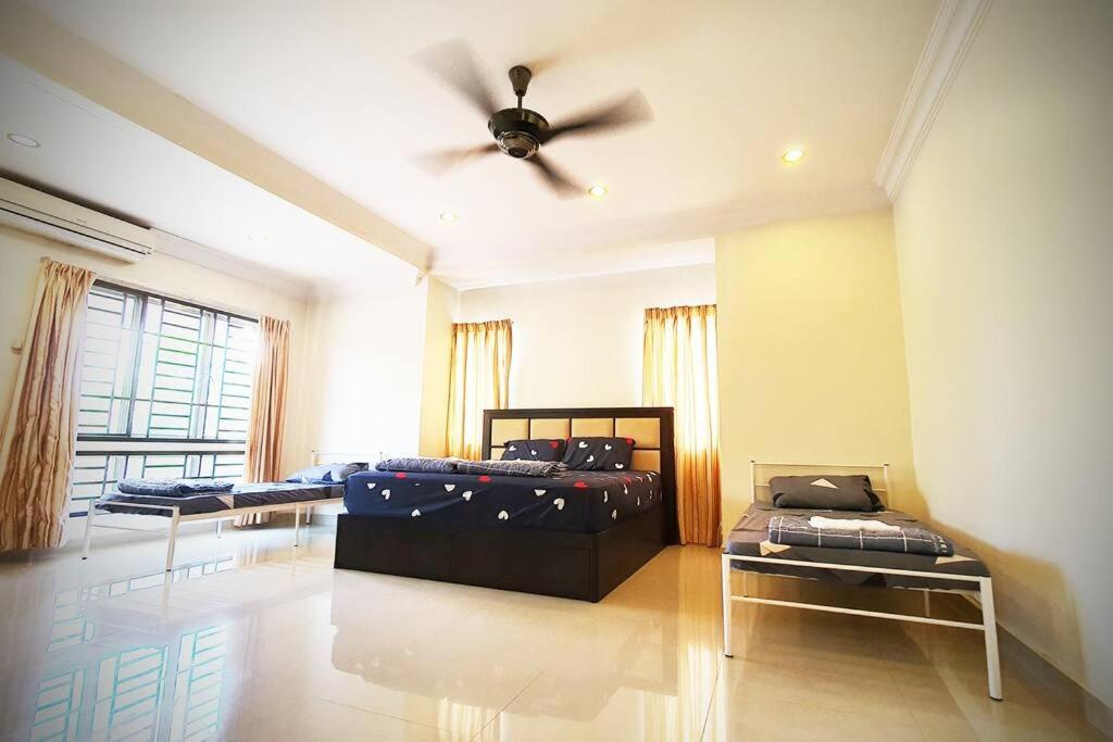 Puchong Semi D Homestay Spacious 4 Rooms - Pahang