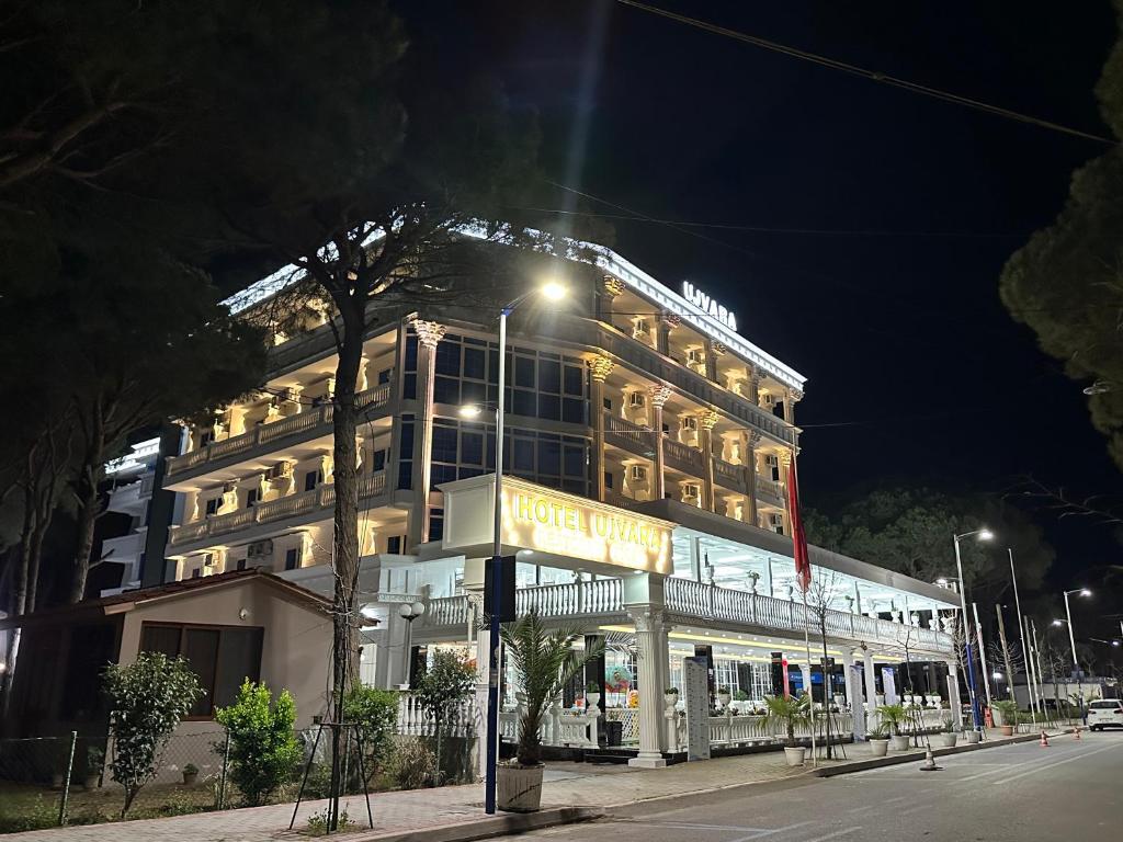 Ujvara Hotel - Golem
