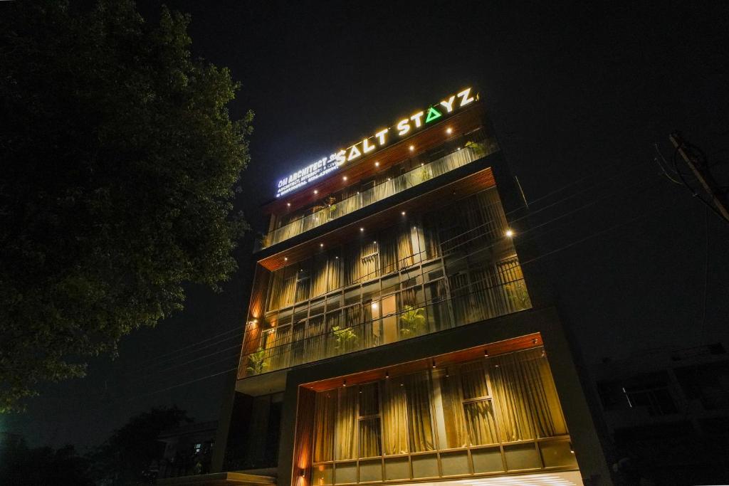 Saltstayz Grand Sky - Unitech Cyber Park - Haryana