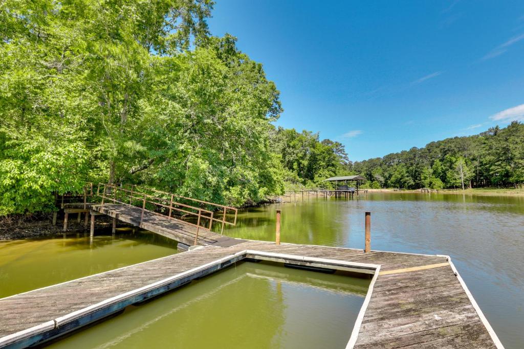 Charming Abbeville Home With Private Boat Dock! - Walter F. George Lake, AL