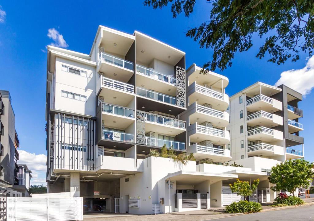 Luxurious 3bdr Townhouse In Great Location - Balmoral