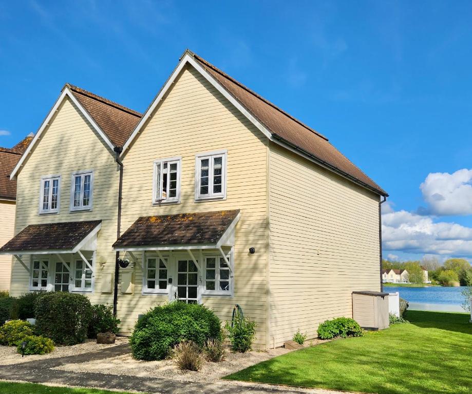 38 Windrush, Cotswold Lake View - South Cerney