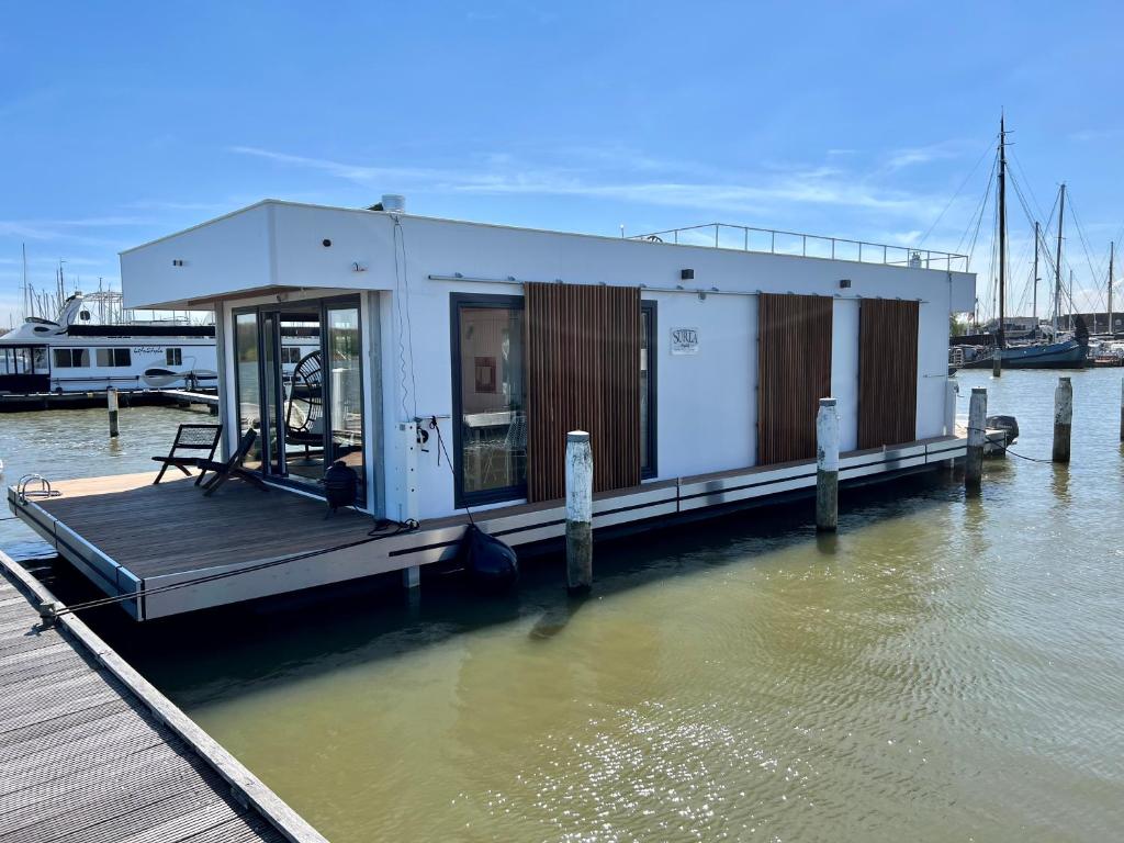 Luxury Houseboat Liberdade With Sauna And Dinghy - Volendam