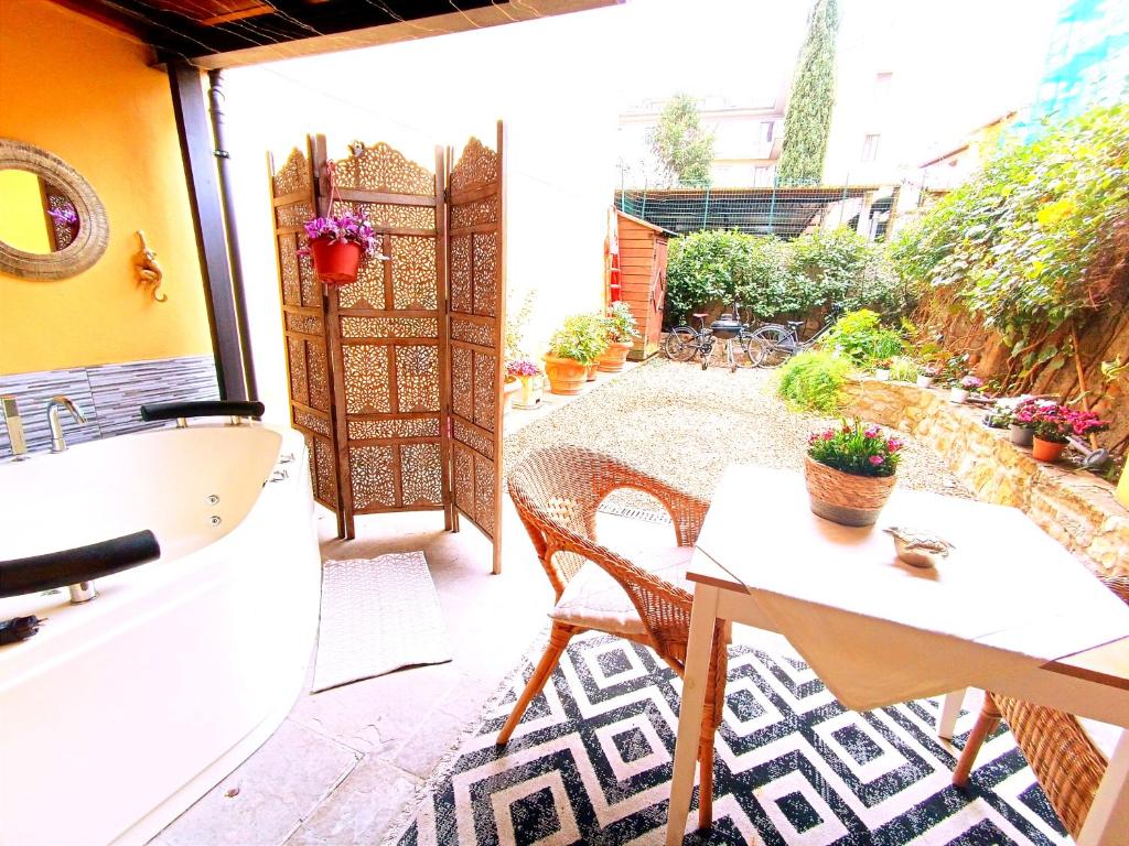 Nadia's Lovely Home - With Private Garden And Jacuzzi - Scandicci