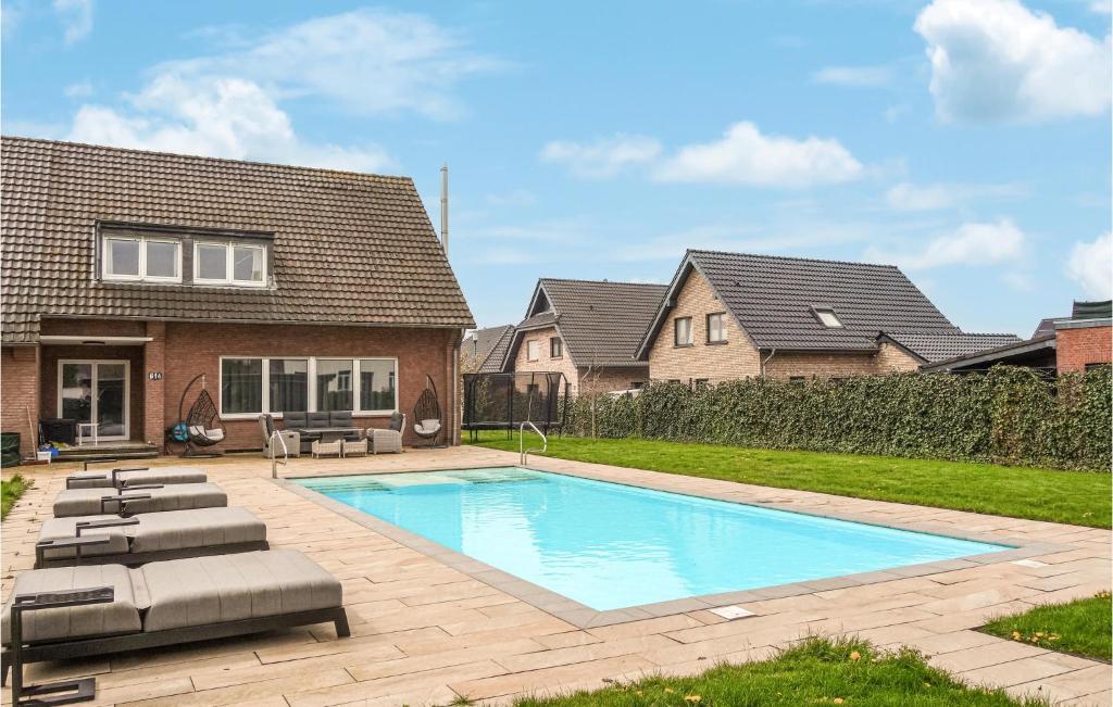 Awesome Home In Kalkar With Outdoor Swimming Pool, Wifi And 1 Bedrooms - Xanten