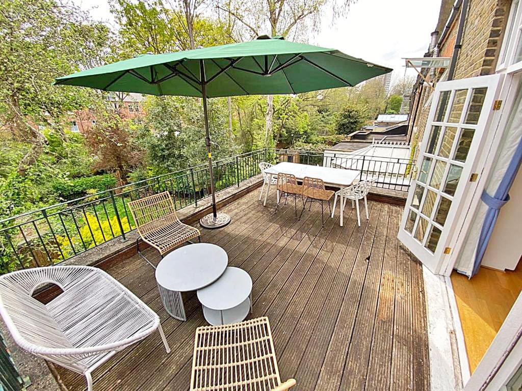 Amazing Holidays Home With A Terrace - Colindale - London