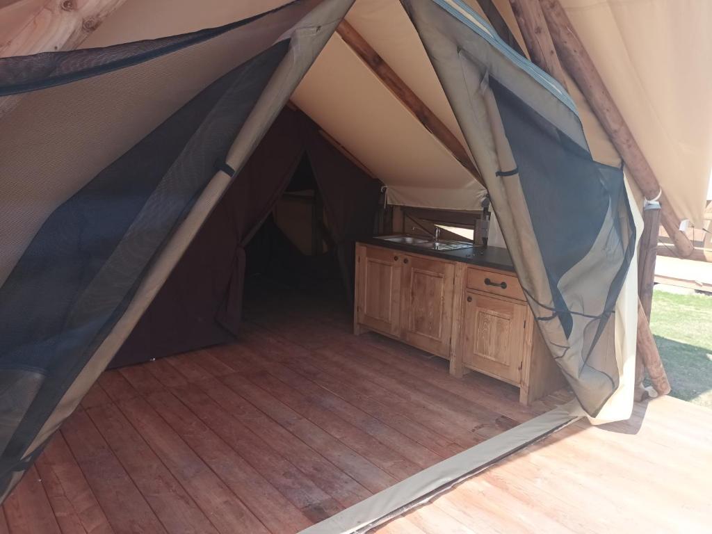 Tente Lodge Pour 5 Personnes En Bordure De La Rivière Allier - Mariol