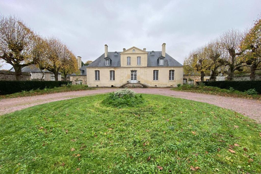 Large Castle With Garden Near Caen - Ifs