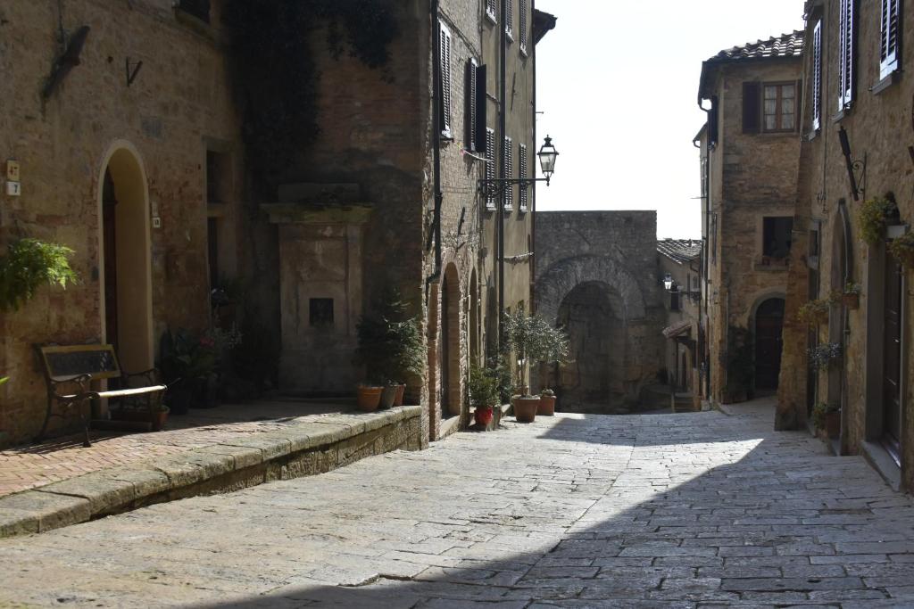Casa Vacanze E Brevi Periodi Alla Porta Etrusca La Panchina Al Sole - Volterra