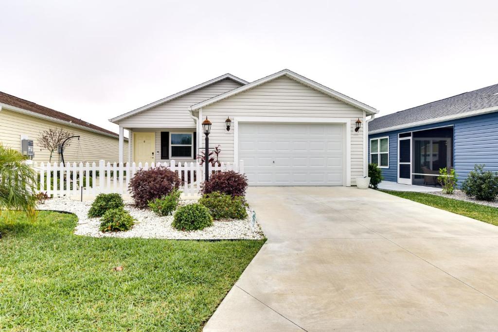 The Villages Home With Golf Cart And Community Pools! - Leesburg, FL