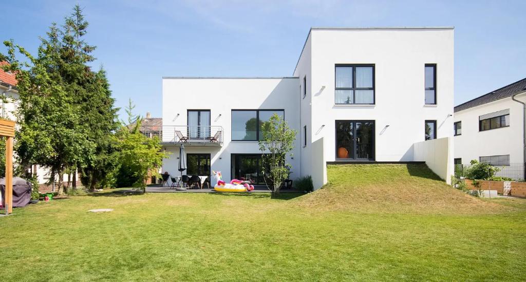 Moderne 5 Schlafzimmer Designer Villa Mit Garten Und Garage Fußläufig Am Cospudener See - Großpösna