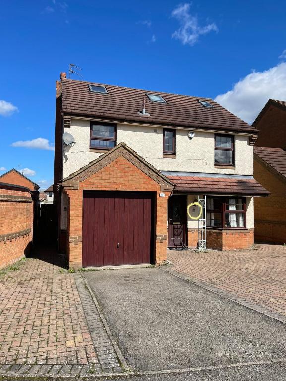 Spacious 10 Bed House In Leicester - Leicester
