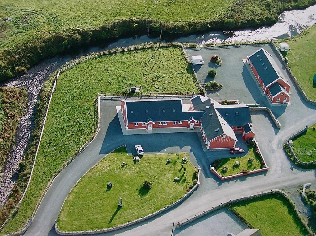 Aille River Tourist Hostel And Camping Doolin - Doolin